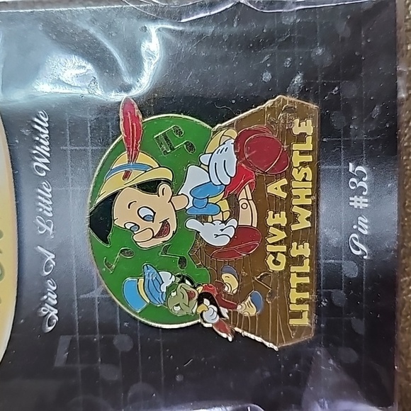 NEW DISNEY PARKS Limited Edition PIN Magical Musical Moment Pinocchio Jiminy - Picture 2 of 3